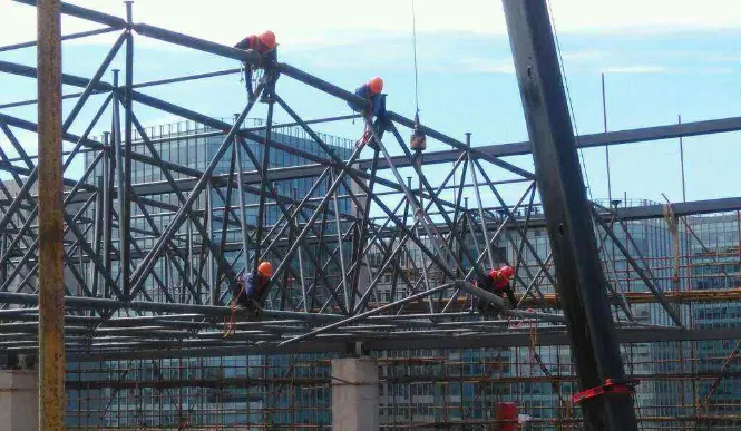 淮北论网架装配施工中搭设脚手架应当留神的事故